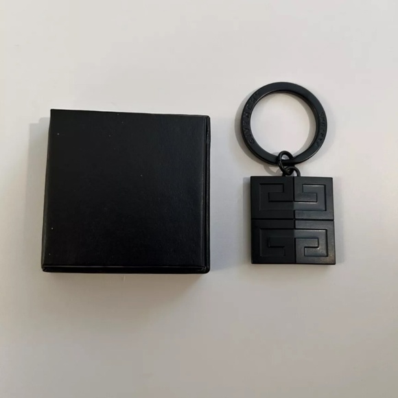 NWT Givenchy 4G Logo Solid Black Keyring Keychain - Picture 2 of 4